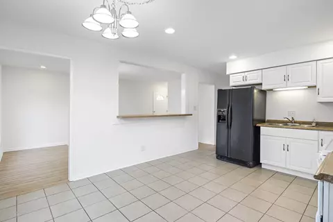 491 Konen Ave, Aurora, IL 60505 photo 5
