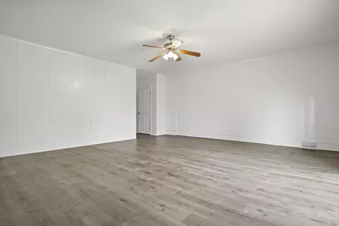 491 Konen Ave, Aurora, IL 60505 photo 12