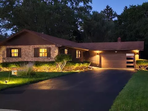 5 N Cedar Lake Rd, Round Lake, IL 60073