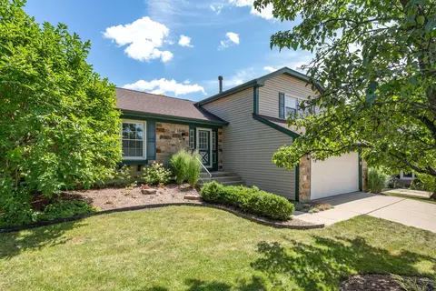 345 Crestwood Ct, Algonquin, IL 60102