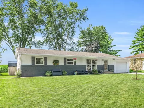 403 E Madison St, Pesotum, IL 61863
