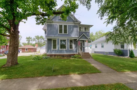 304 E Van Allen St, Tuscola, IL 61953
