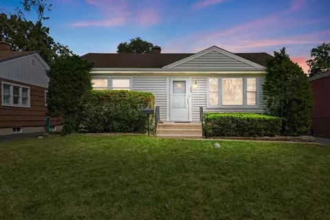 109 N Westmore Ave, Villa Park, IL 60181