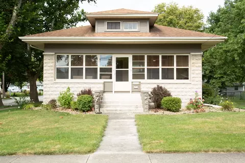 793 S Locust St, Pontiac, IL 61764