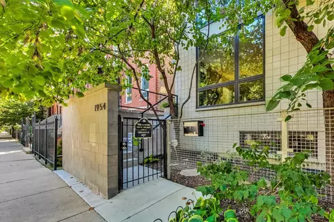1954 N Wilmot Ave #2, Chicago, IL 60647