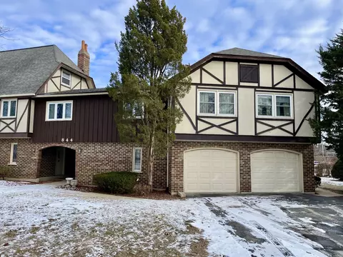 844 Village Quarter Rd #C, West Dundee, IL 60118