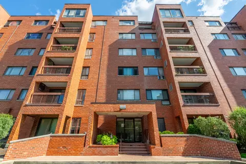 3801 Appian Way #207, Glenview, IL 60025