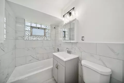 Bath - 1953 E 93rd St, Chicago, IL 60617 photo 2 of 2