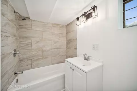 Bath - 1953 E 93rd St, Chicago, IL 60617 photo 1 of 2