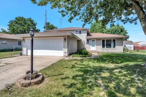 12 Kim Dr, Bourbonnais, IL 60914