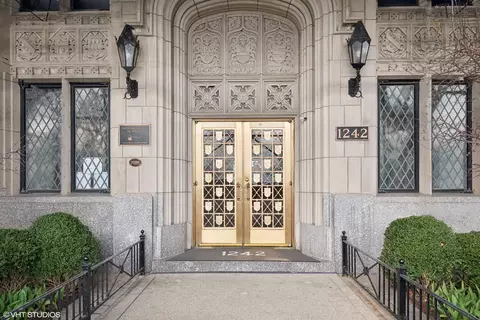 1242 N Lake Shore Dr #6S, Chicago, IL 60610