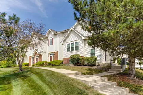 746 River Walk Dr, Wheeling, IL 60090