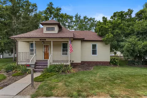 435 S Hamilton St, Monticello, IL 61856
