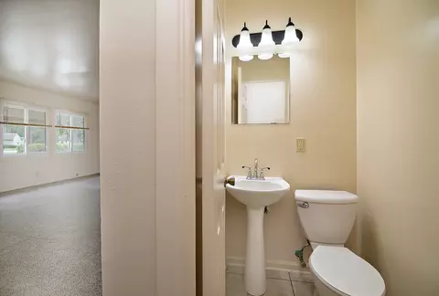Bath - 632 N Hammes Ave, Kankakee, IL 60901 photo 2 of 2