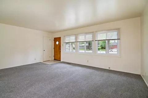 Living - 632 N Hammes Ave, Kankakee, IL 60901 photo 3 of 3