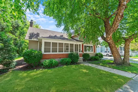 318 W Jackson St, Belvidere, IL 61008