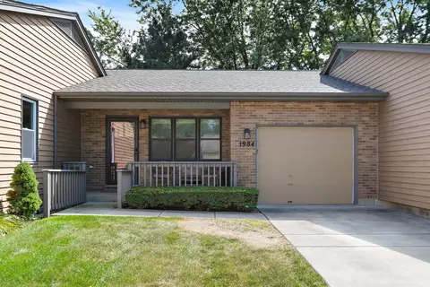 1984 Sandy Creek Dr #11, Elgin, IL 60123