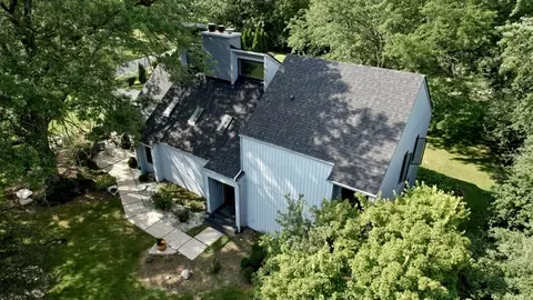 25922 W Apache Ln, Lake Barrington, IL 60010