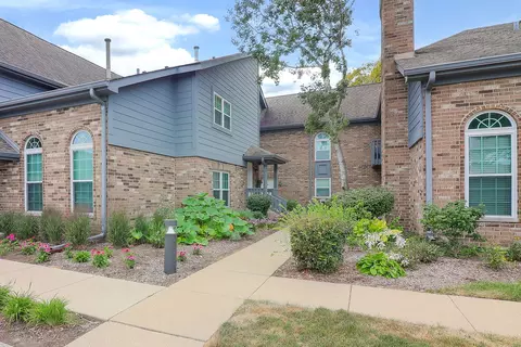 23 Foxcroft Rd #135, Naperville, IL 60565