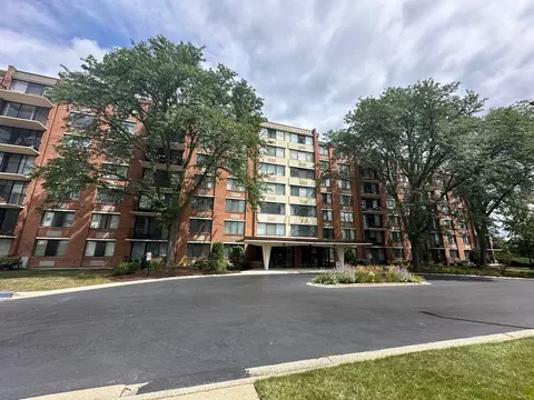 2000 Saint Regis Dr #6N, Lombard, IL 60148