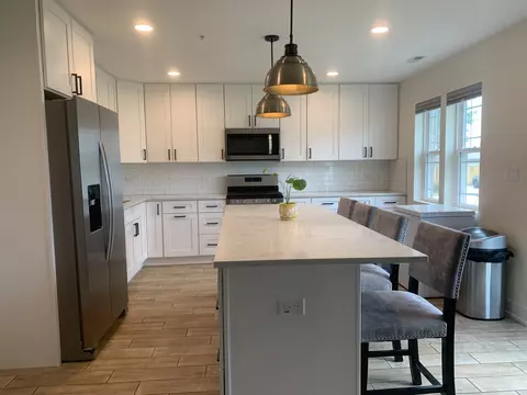 Kitchen - 16001 Lorel Ave, Oak Forest, IL 60452 photo 1 of 3