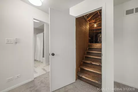 Entry Way - 819 Delles Rd, Wheaton, IL 60189 photo 3 of 3