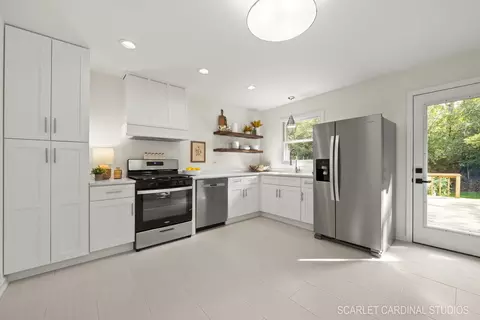 Kitchen - 819 Delles Rd, Wheaton, IL 60189 photo 1 of 2