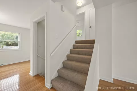 Entry Way - 819 Delles Rd, Wheaton, IL 60189 photo 1 of 3