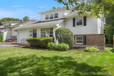 Exterior - 819 Delles Rd, Wheaton, IL 60189 photo 2 of 4