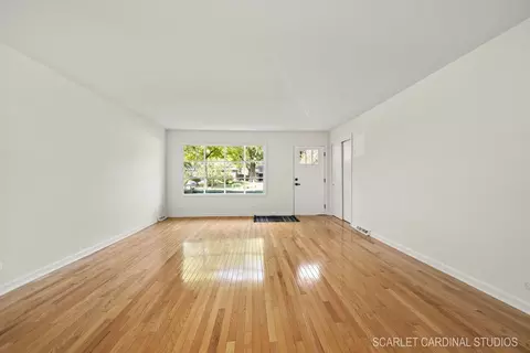 Living - 819 Delles Rd, Wheaton, IL 60189 photo 1 of 2