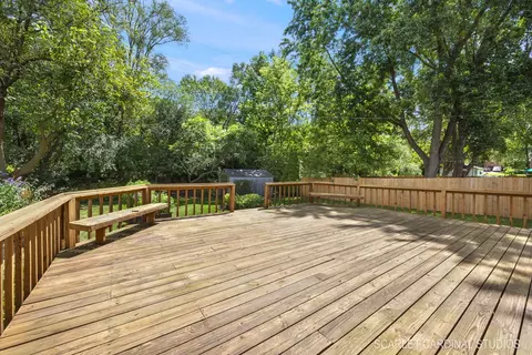 Exterior - 819 Delles Rd, Wheaton, IL 60189 photo 3 of 4