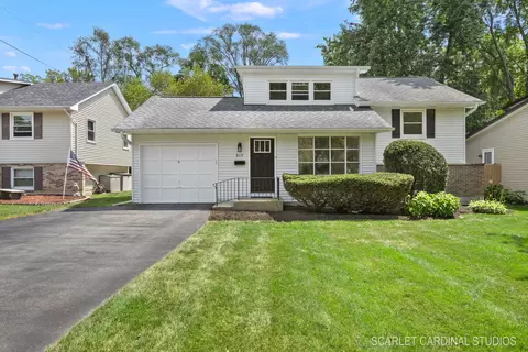 819 Delles Rd, Wheaton, IL 60189