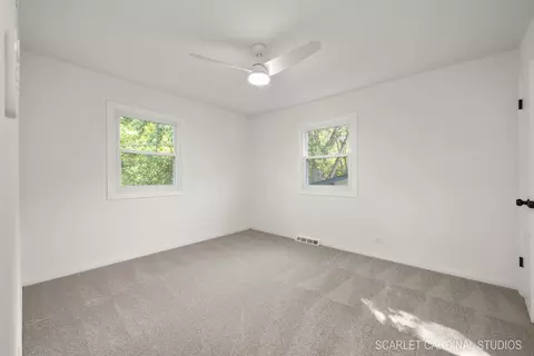 Bedroom - 819 Delles Rd, Wheaton, IL 60189 photo 2 of 3