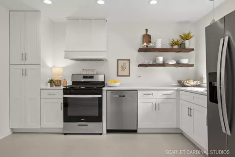 Kitchen - 819 Delles Rd, Wheaton, IL 60189 photo 2 of 2