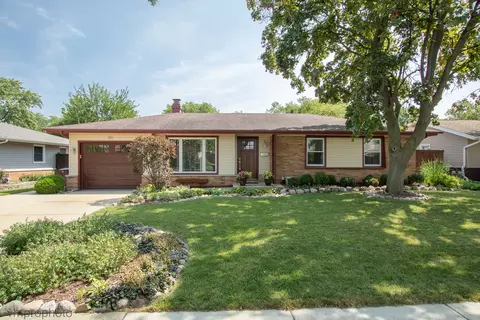 781 Penrith Ave, Elk Grove Village, IL 60007