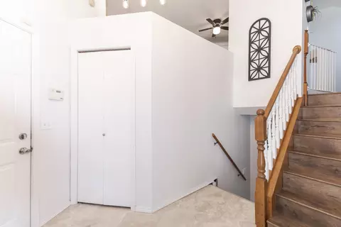 Entry Way - 7 Autumn Ct, Bloomington, IL 61701 photo 2 of 3