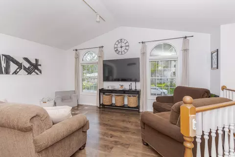 Living - 7 Autumn Ct, Bloomington, IL 61701 photo 1 of 2