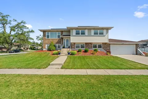2660 201st St, Lynwood, IL 60411