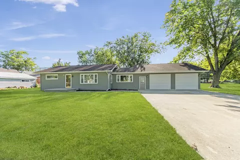 307 S Walnut St, Wenona, IL 61377