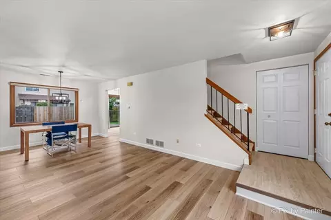 527 Commanche Trl, Wheeling, IL 60090 photo 2