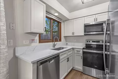 527 Commanche Trl, Wheeling, IL 60090 photo 9