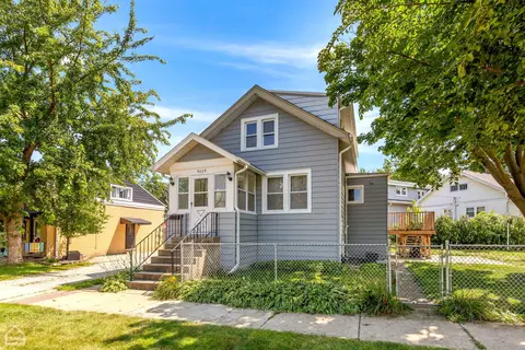 9229 Monroe Ave, Brookfield, IL 60513