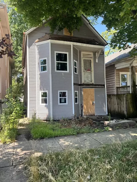 8634 S Manistee Ave, Chicago, IL 60617