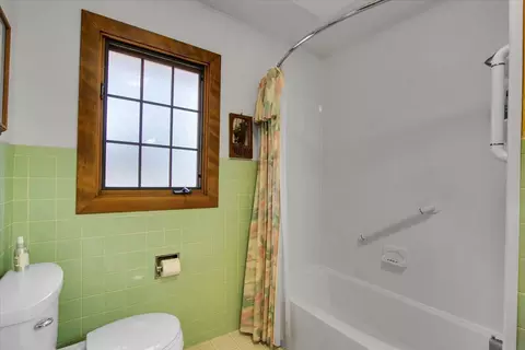 Bath - 10045 Tabler Rd, Morris, IL 60450 photo 2 of 6