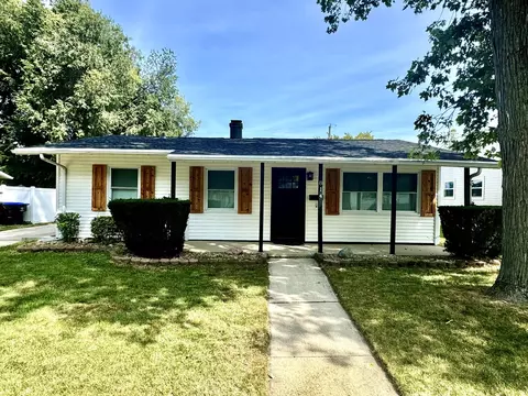 814 Parmon Rd, Bloomington, IL 61701