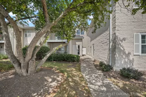 734 N Gary Ave #210, Carol Stream, IL 60188