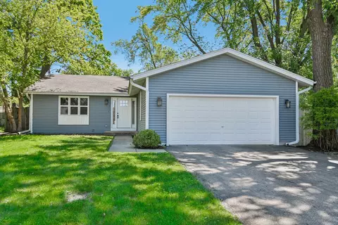 1 N685 Evergreen Ave, Glen Ellyn, IL 60137