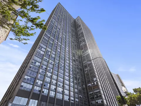 655 W Irving Park Rd #4717, Chicago, IL 60613