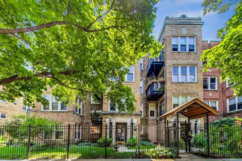 1641 W Pratt Blvd #1, Chicago, IL 60626