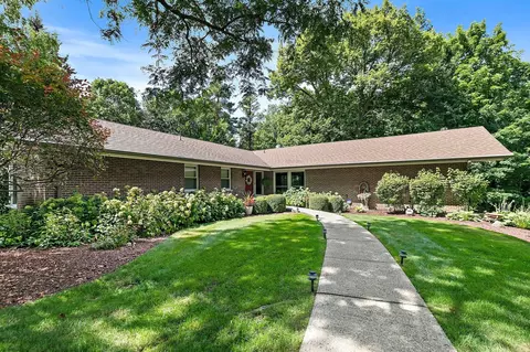 565 Tanglewood Ct, Algonquin, IL 60102 photo 2